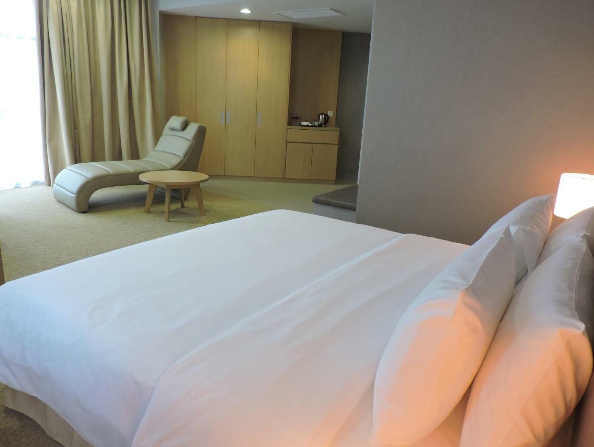 Hotel N°5 Kota Kinabalu Exterior photo